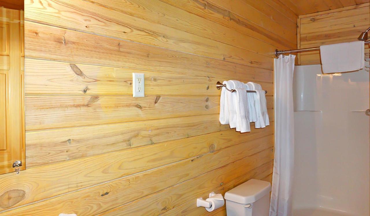 Wimberley Log Cabins Resort And Suites- Unit 8 المظهر الخارجي الصورة