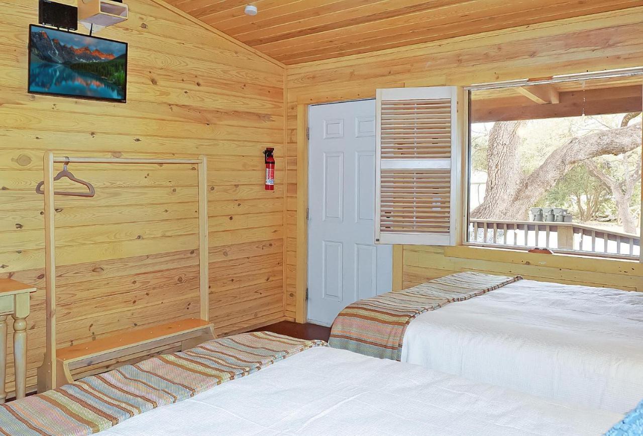 Wimberley Log Cabins Resort And Suites- Unit 8 المظهر الخارجي الصورة